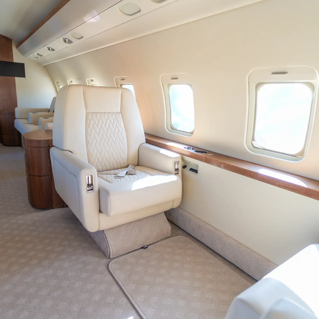 CHALLENGER 604 N812G detail 1