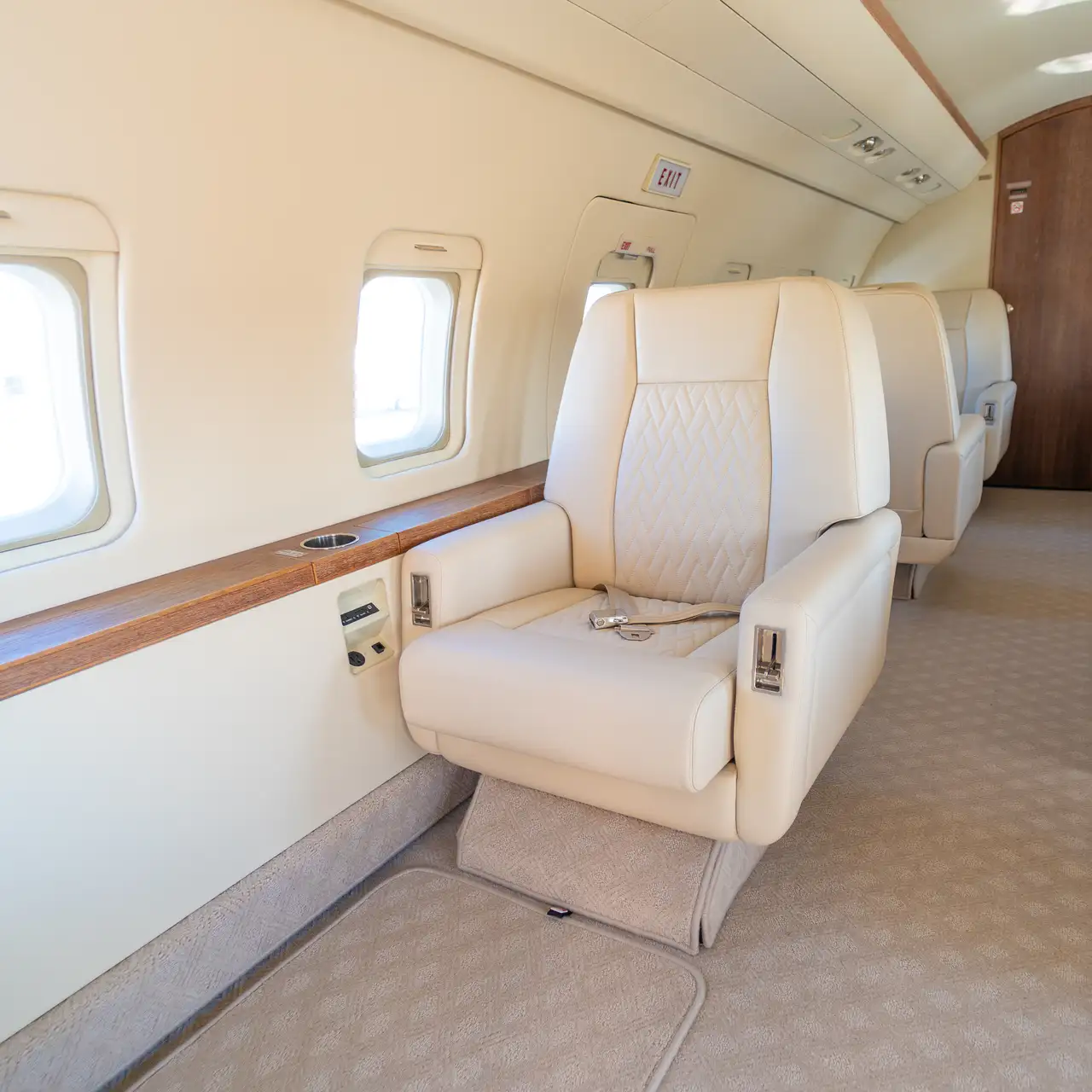 CHALLENGER 604 N812G detail 2