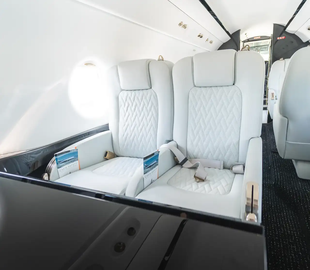 G-200 N119PS  detail 4